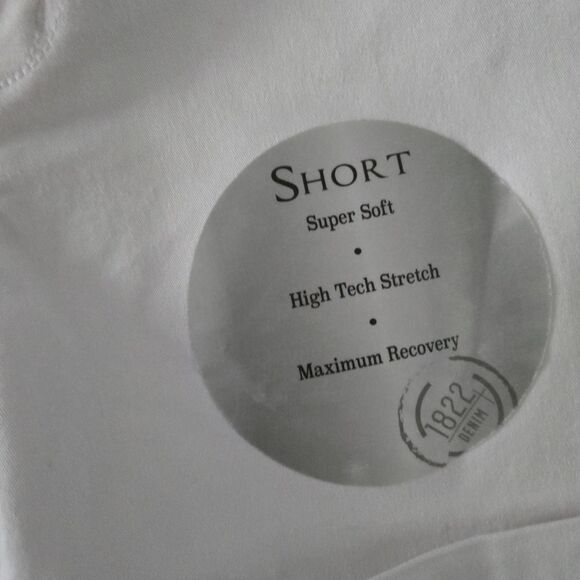 1822 Denim White Super Soft High Tech Stretch Shorts Size 14 NWT - Picture 3 of 5